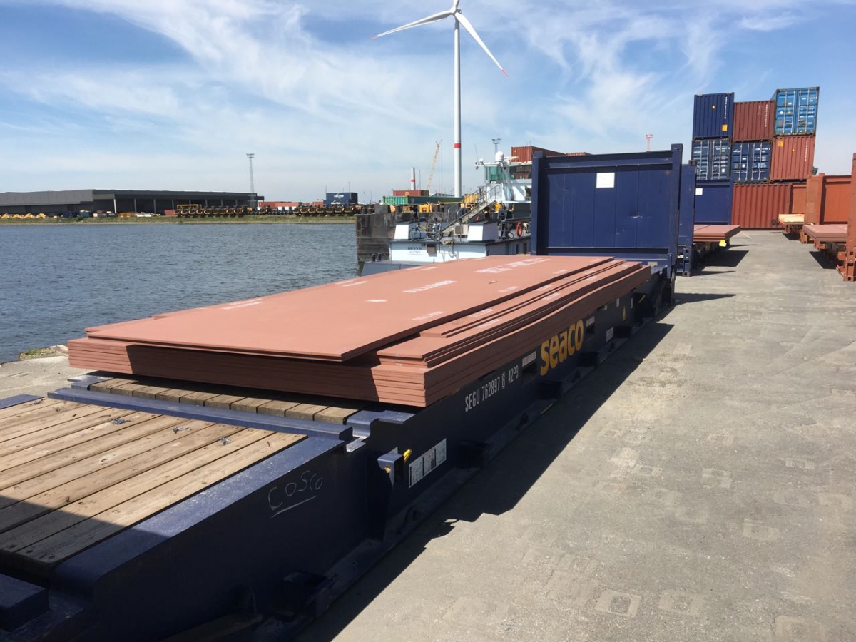 Special Ultra-Wide of Wear-resistant steel plates were packing at port-5
